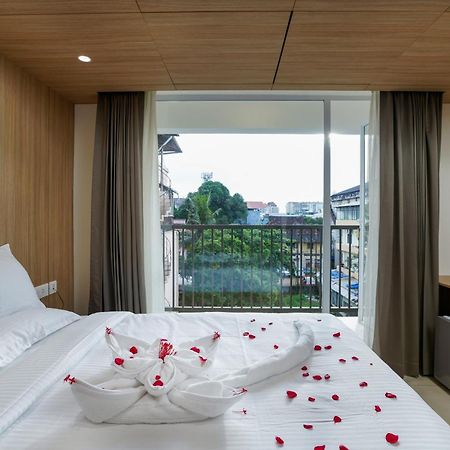 The Trios Hotel Kochi Exterior photo