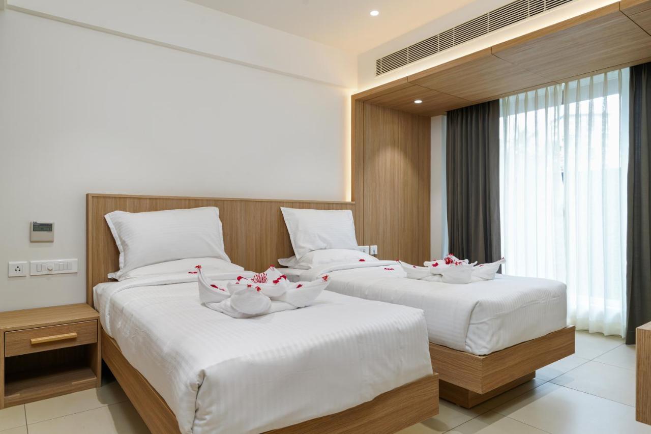 The Trios Hotel Kochi Exterior photo