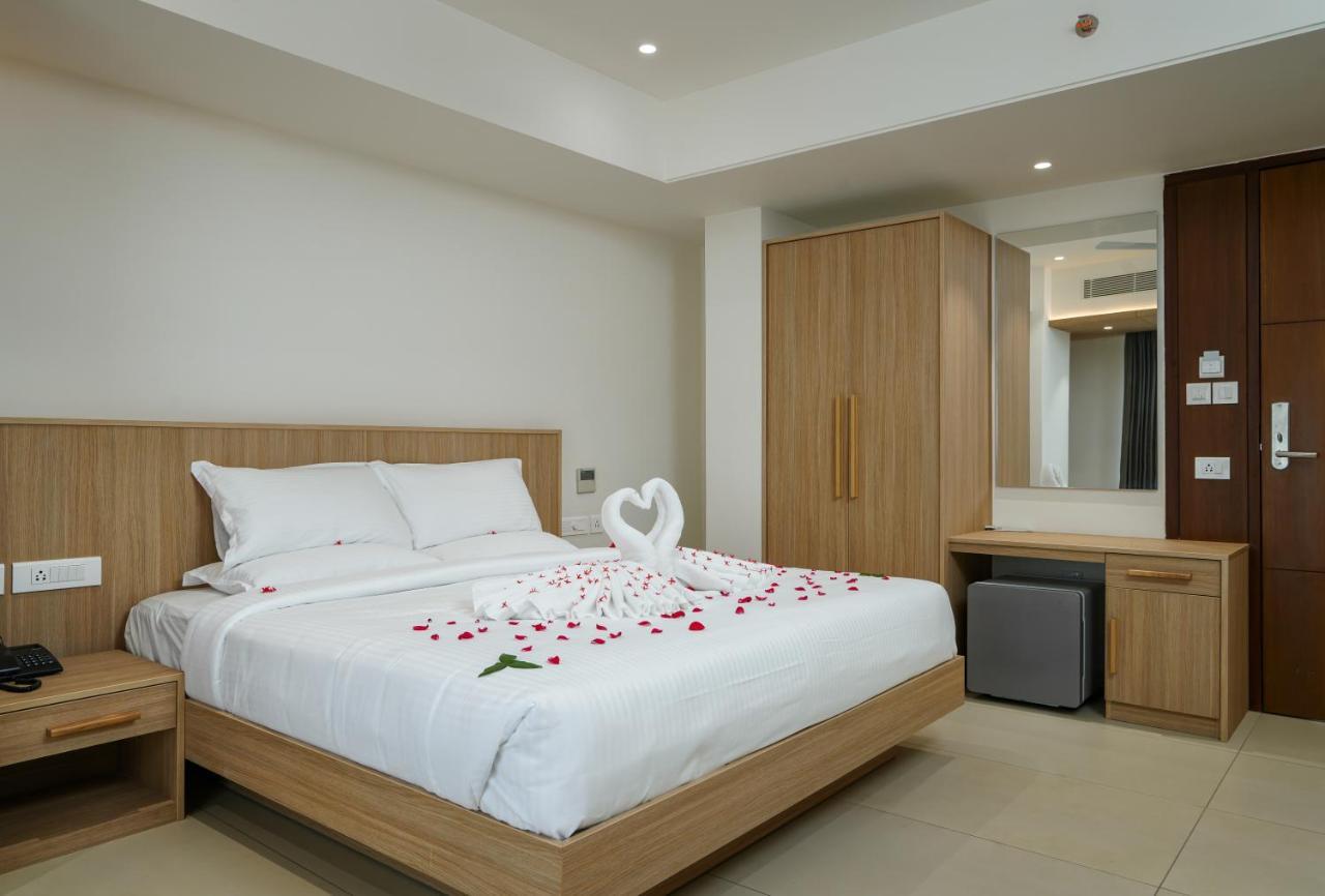 The Trios Hotel Kochi Exterior photo