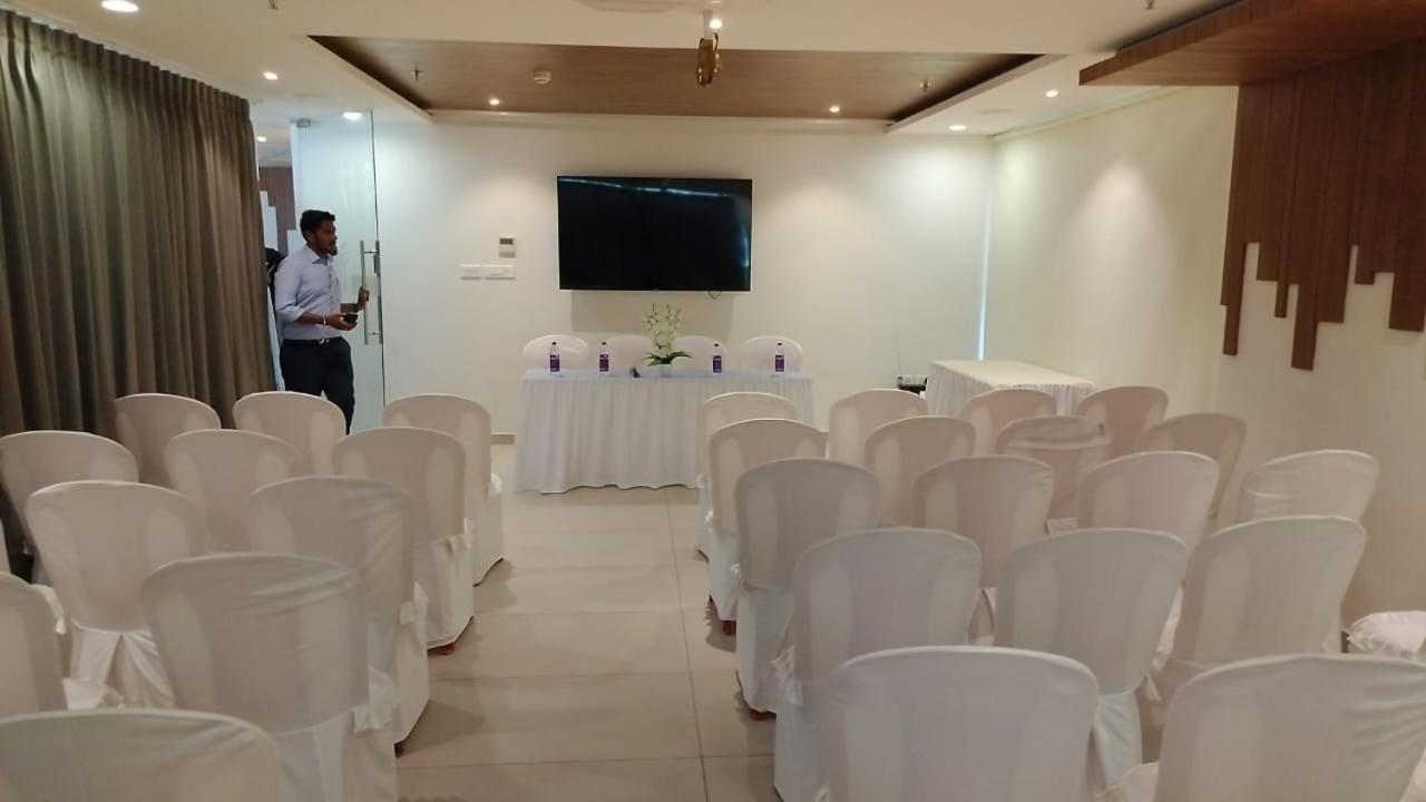 The Trios Hotel Kochi Exterior photo