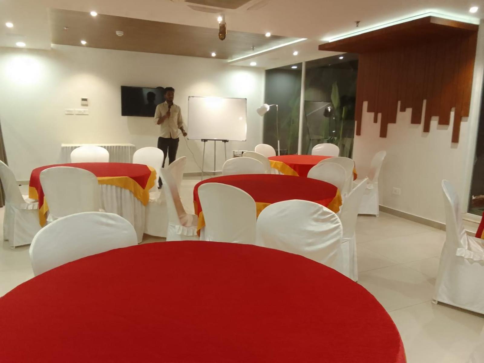 The Trios Hotel Kochi Exterior photo